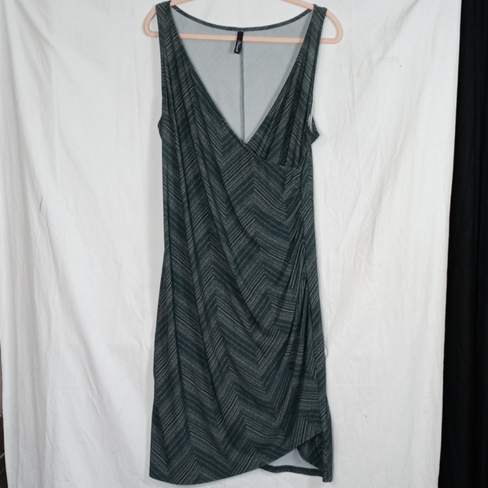 Viereck crossover chevron pattern midi asymmetrica